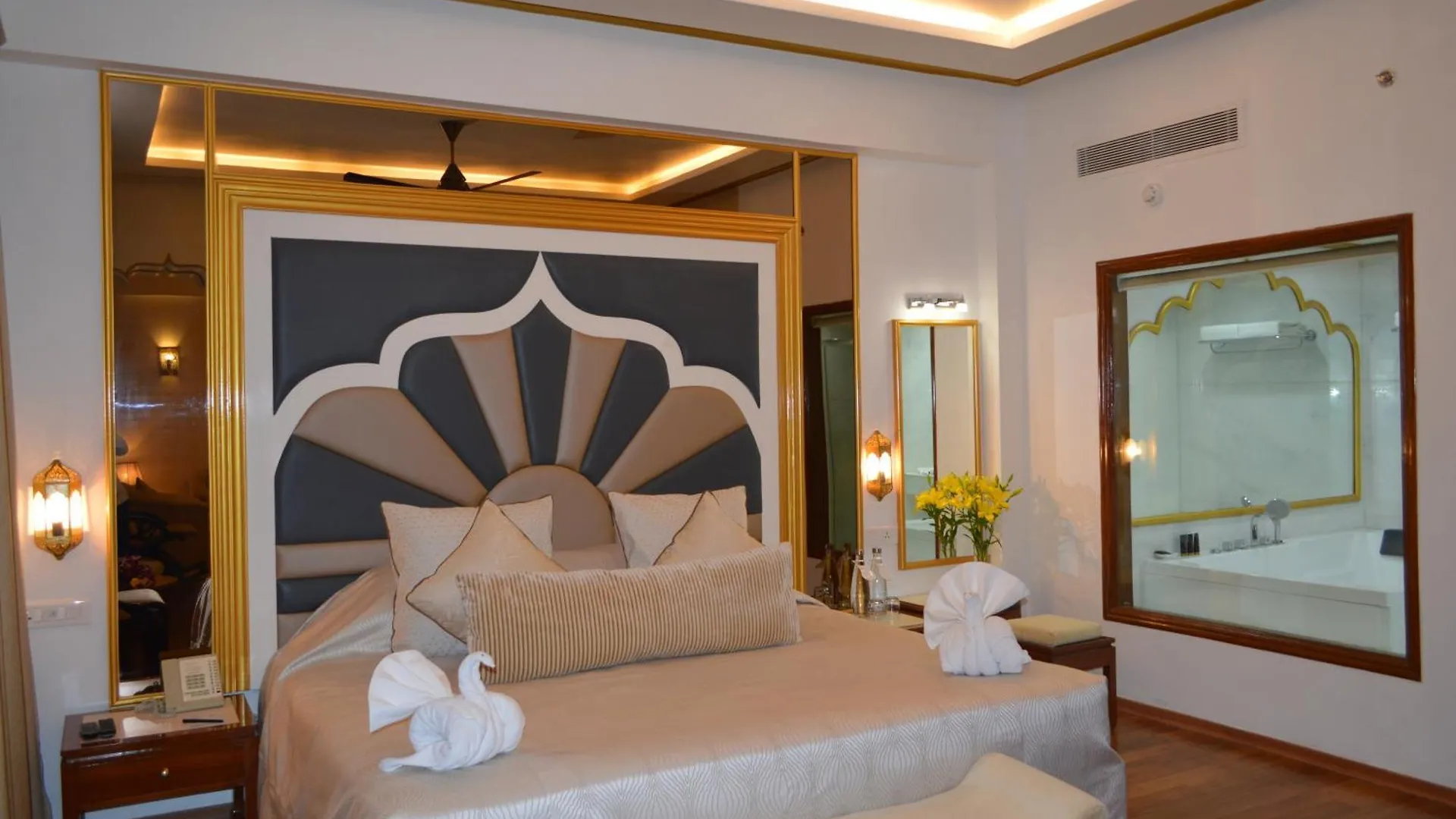 Hotel Clarks Shiraz Agra