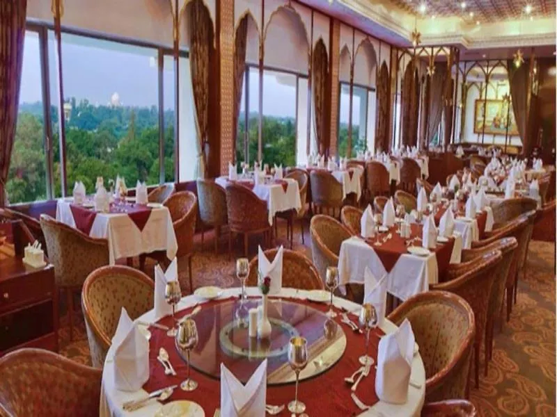 Hotel Clarks Shiraz Agra